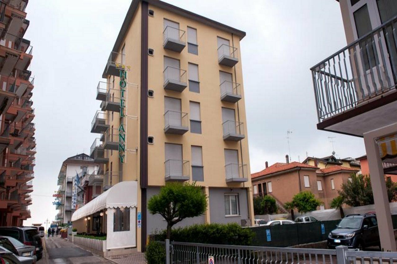 Anny Hotel 3*